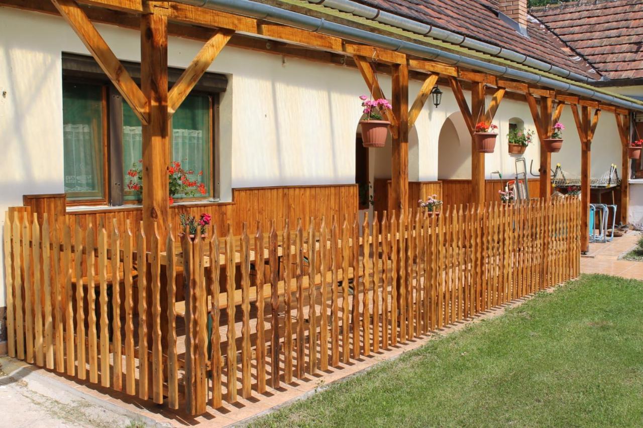 Orban Porta Hotel Szalafo Exterior photo